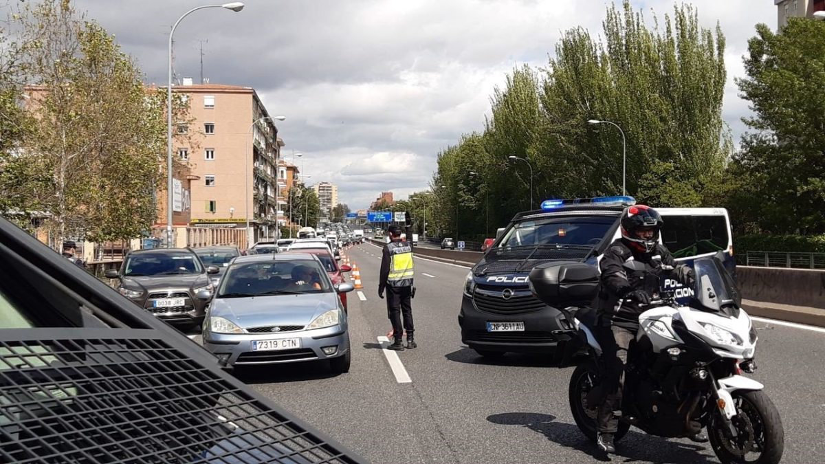 Controles policiales en las salidas de Madrid