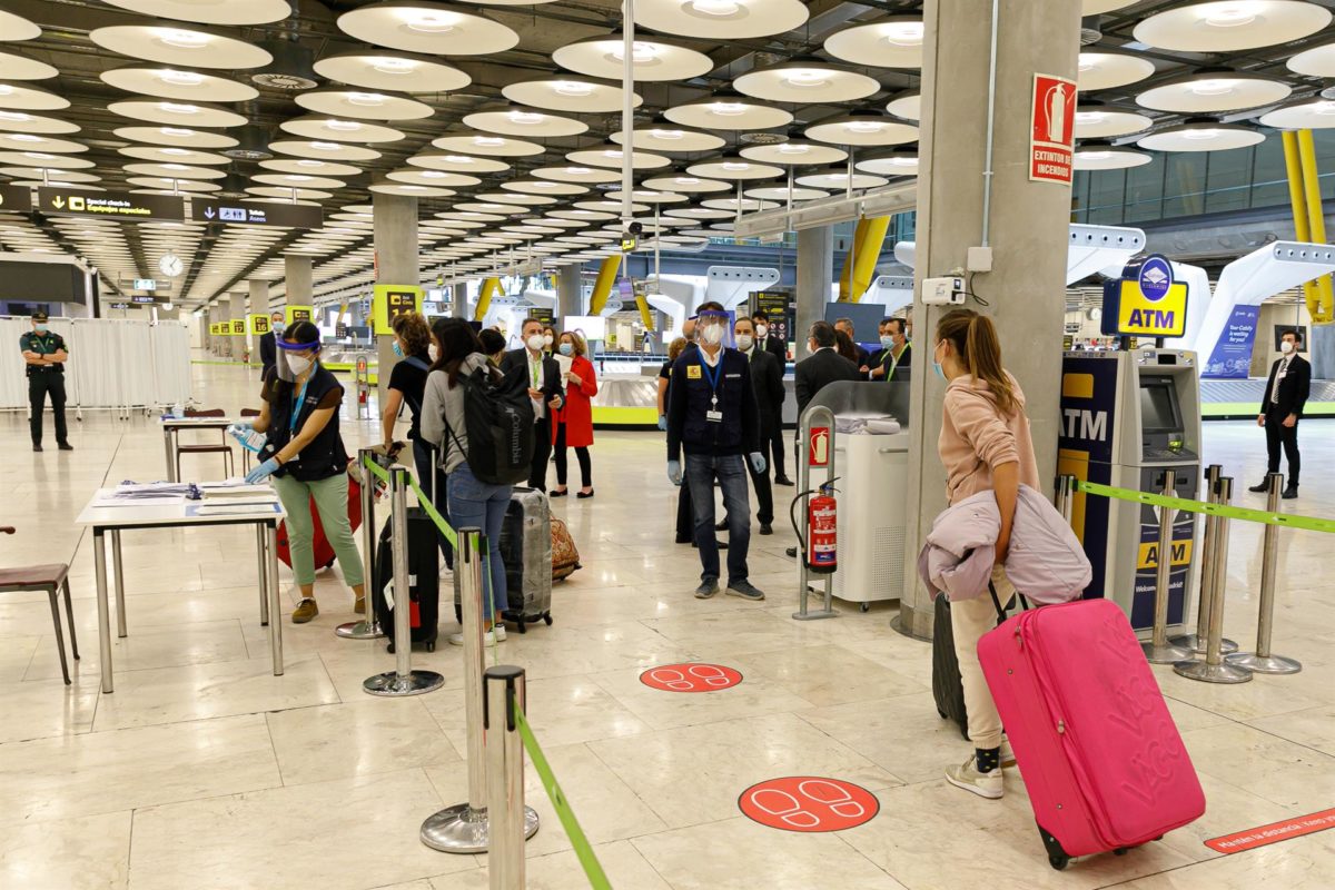 El Gobierno restringe hasta el 30 de junio los viajes desde países fuera de la UE