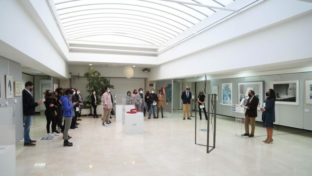 exposición benéfica