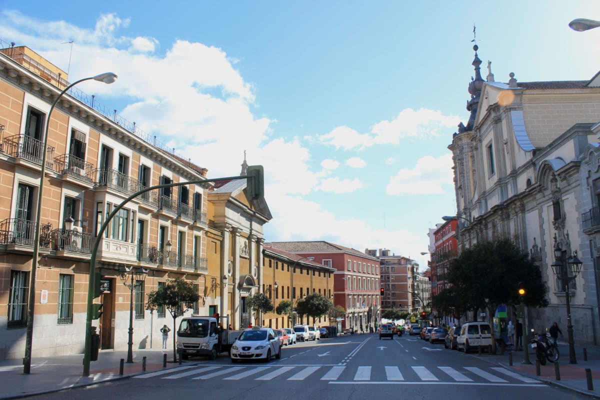Calle de San Bernardo, localización de la novela Morriña de Emilia Pardo Bazán