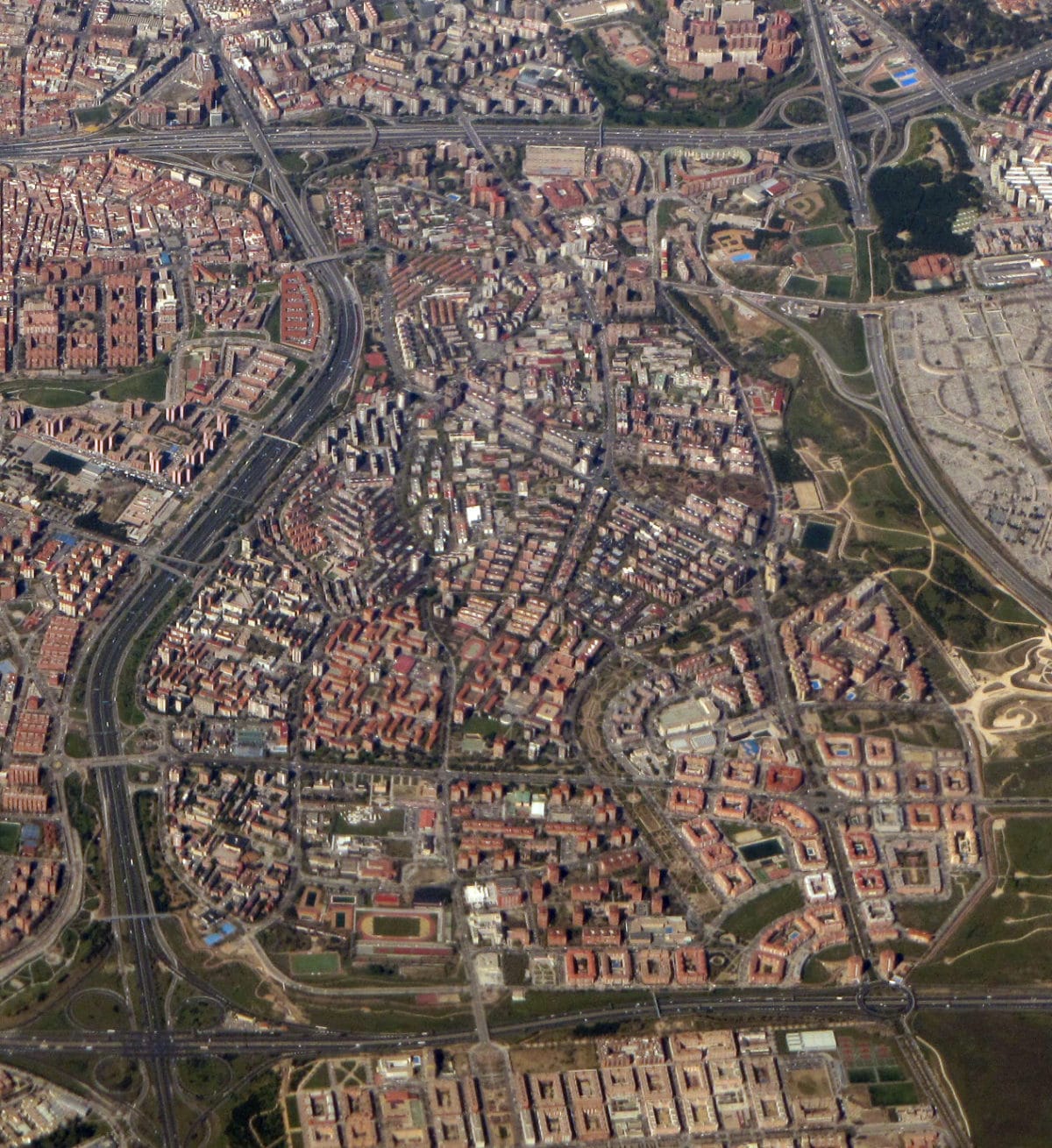 https://madrid365.es/wp-content/uploads/2021/04/Puente_de_Vallecas_-_Aerial_photograph_color_contrast_tone_cropped_Moratalaz.jpg