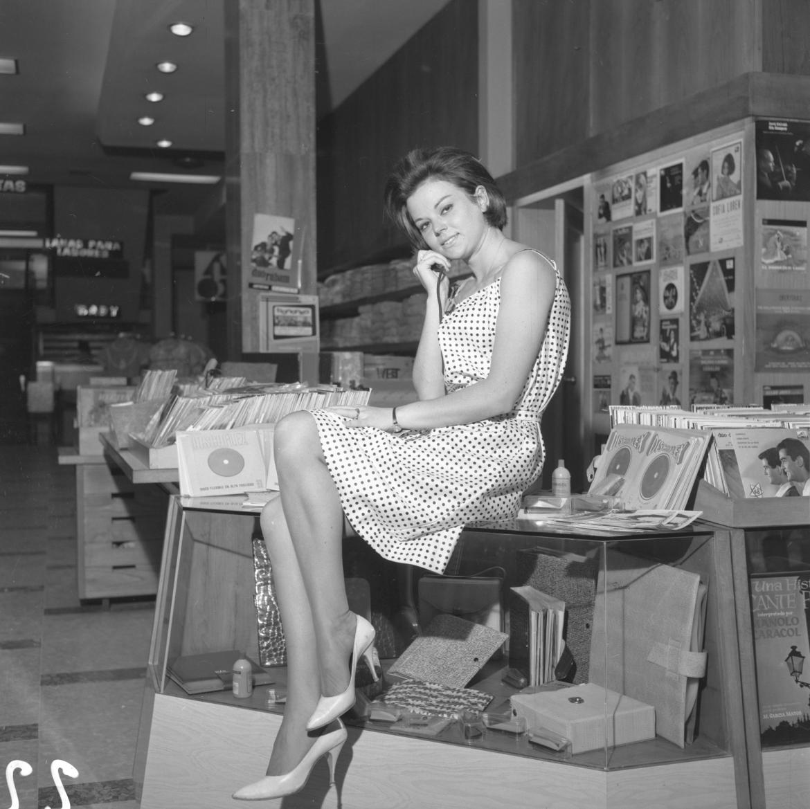 La Comunidad invita a viajar por la historia de la moda en Madrid desde la posguerra hasta los años 70 en la nueva exposición de El Águila