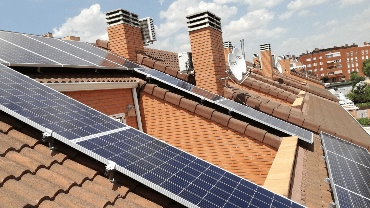 Valdemoro financia la instalación de placas solares en viviendas del municipio