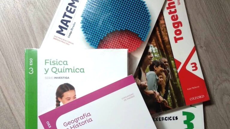 Algunos libros de primaria y secundaria del sistema educativo español