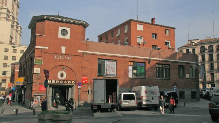 plaza de los Mostenses