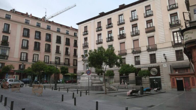 Plaza de Pontejos (a square) in Centro district in Madrid (Spain).