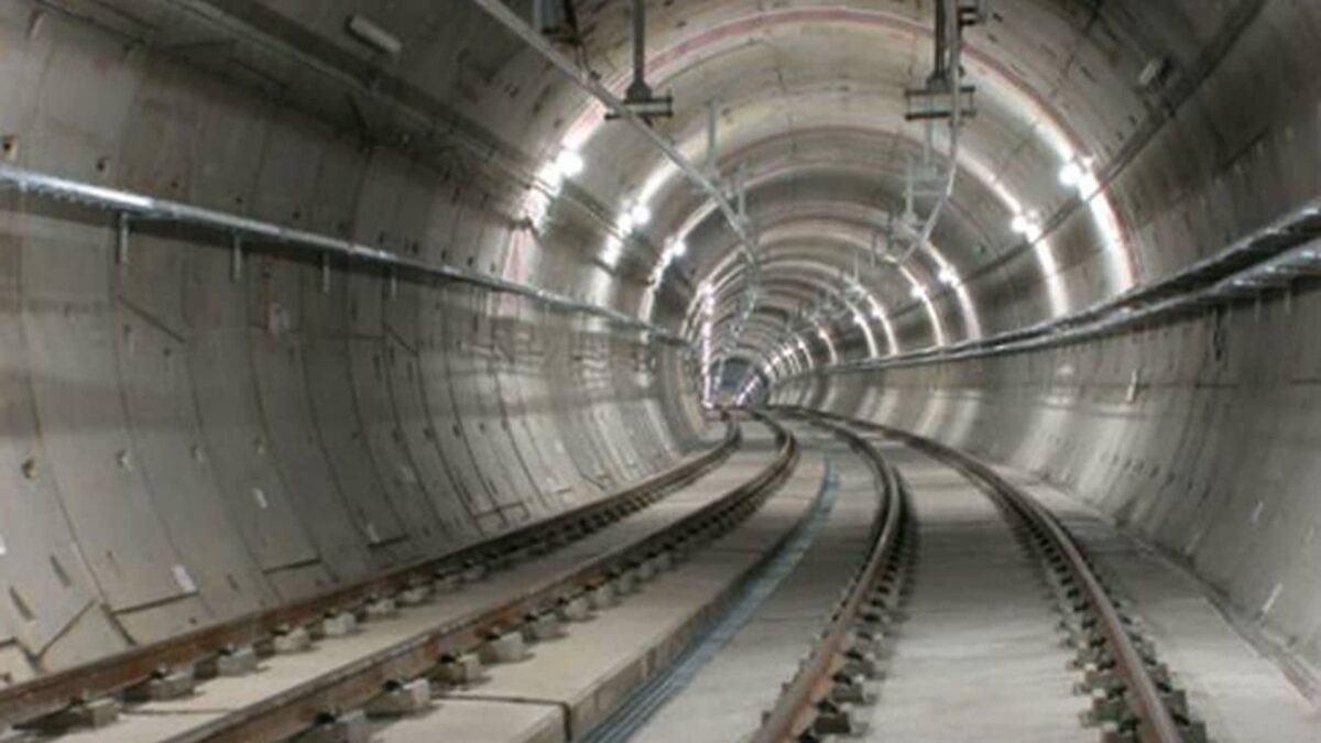 hombre metro túnel