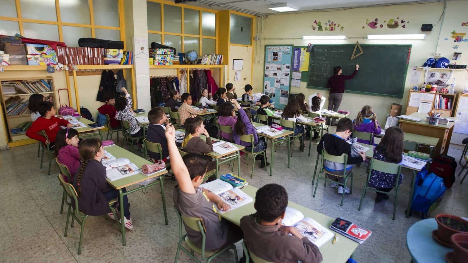 https://madrid365.es/wp-content/uploads/2023/10/madrid-es-donde-los-alumnos-de-la-educacion-publica-salen-mas-baratos.jpg