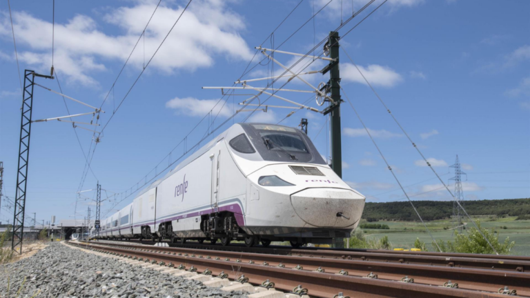 renfe madrid almeria granada