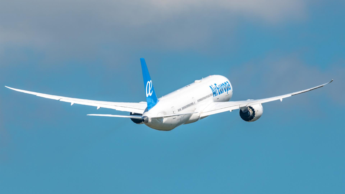 aireuropa nuevos vuelos verano madrid medellin panama nueva york habana