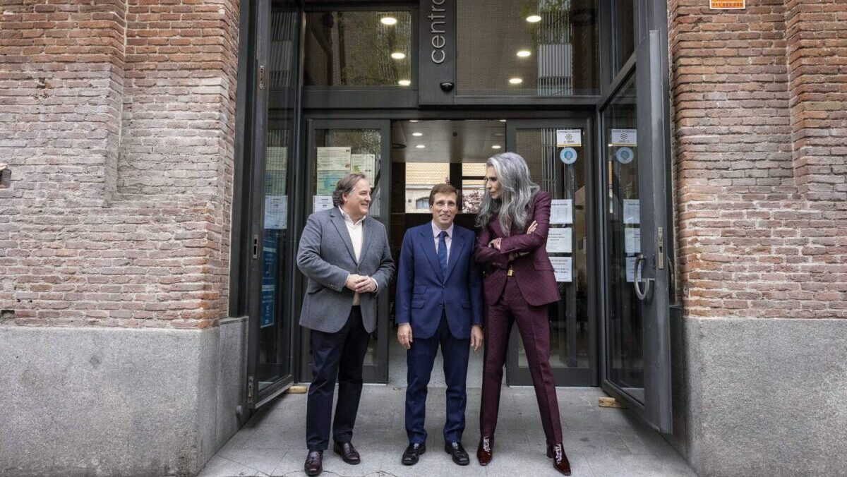 Almeida inaugura la sala de ensayos Mario Vaquerizo en el Centro Cultural Galileo