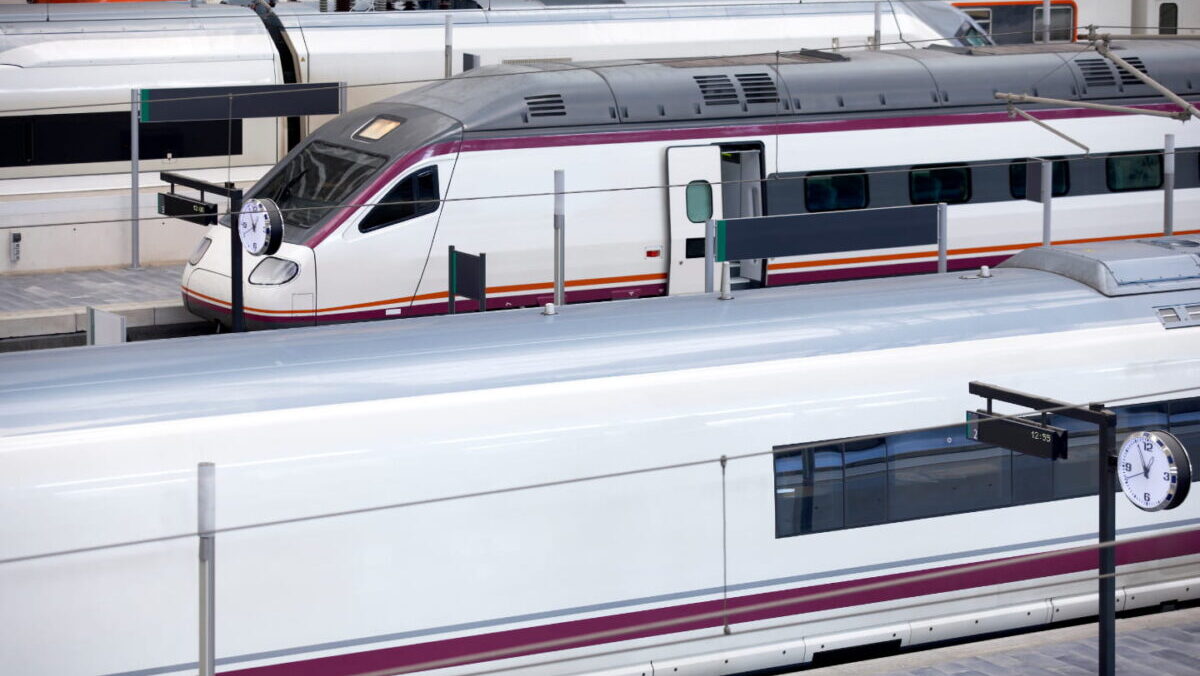 Renfe pone en marcha el AVE madrugador entre Granada y Madrid