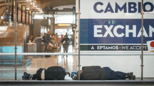 barajas t4 personas sin hogar viajeros acompanantes