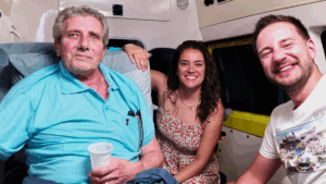 Juan despedirse familia