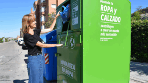 tres cantos contenedores ropa reciclaje