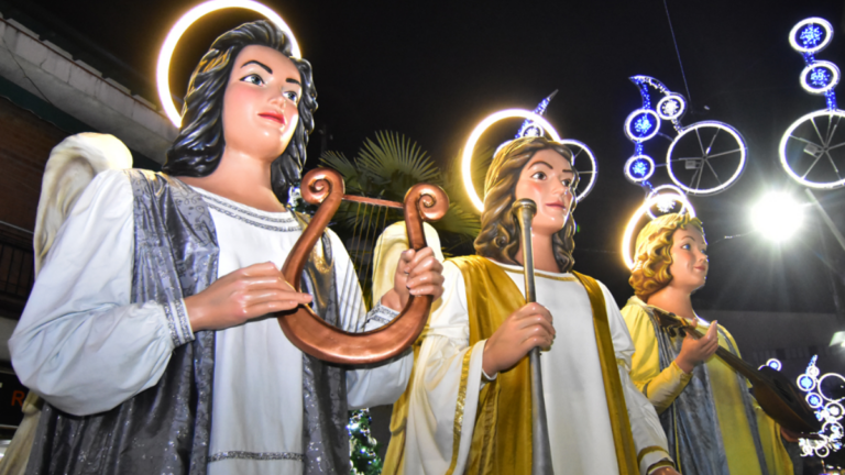 Ángeles Navideños Gigantes