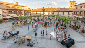 La Comunidad de Madrid celebra la sexta edición de 'Arte Vivo en la Plaza', un festival gratuito que llevará pintura, performance, bordado, experimentación sonora y arte participativo a once localidades entre julio y septiembre.