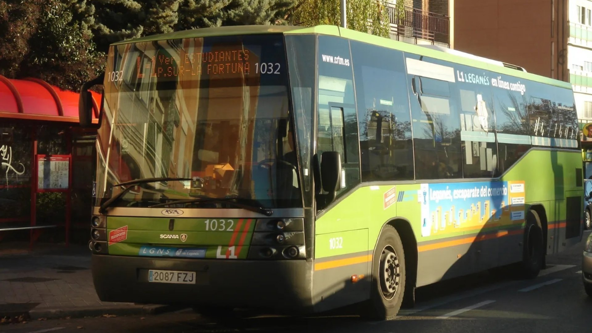 Un autobús choca contra un árbol y deja una docena de heridos en Leganés